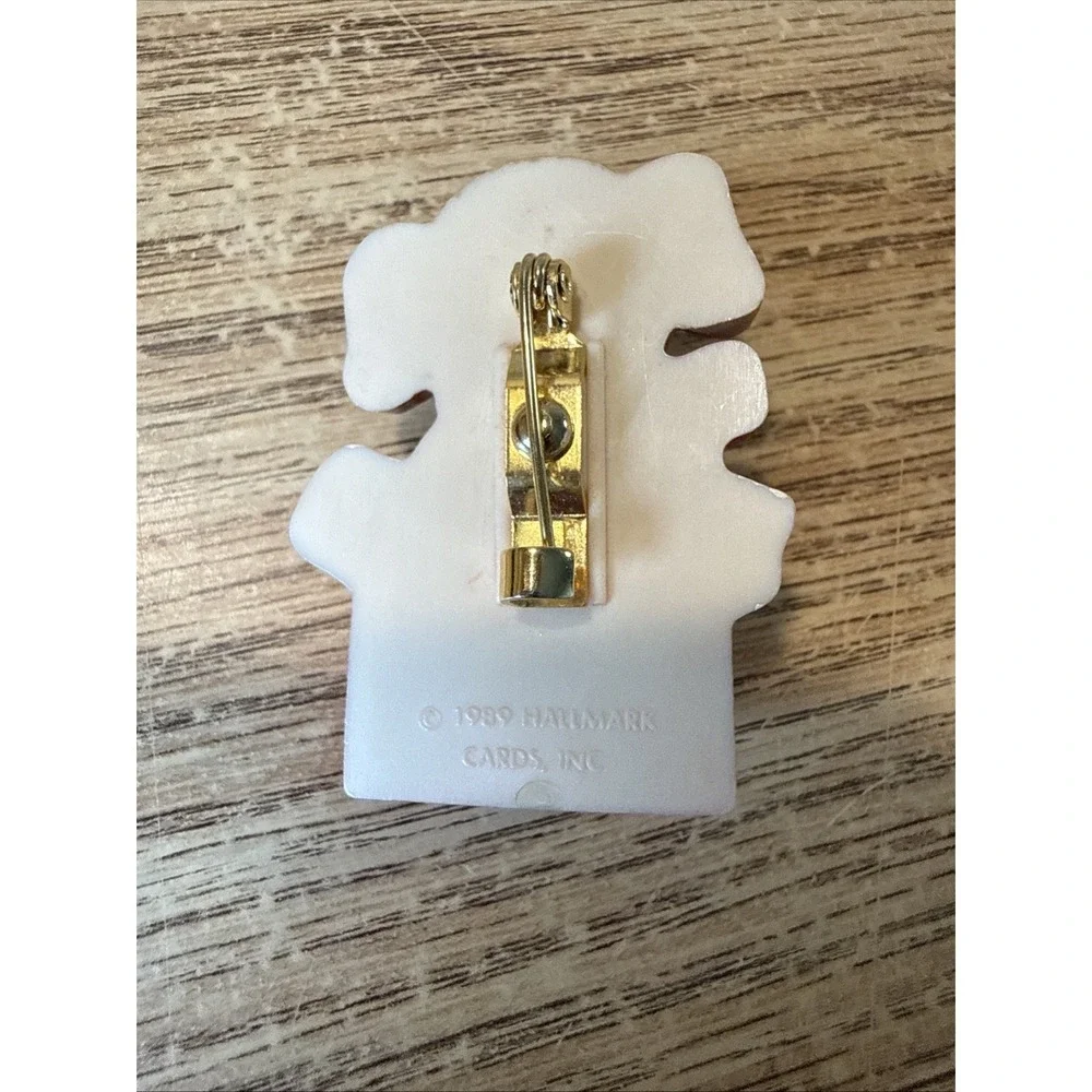 Vintage 1989 Hallmark Christmas Lapel Pin Dog Puppy‎ Present Gift
